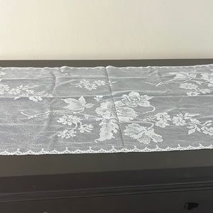 Heritage Lace table runner